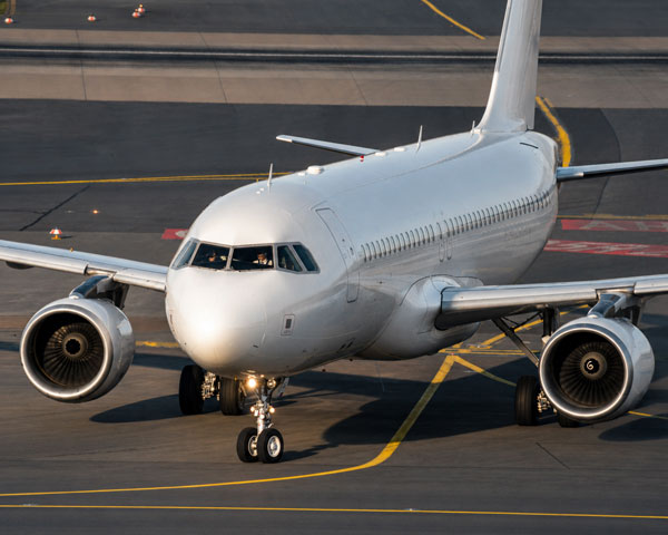 Aereo charter passeggeri in aeroporto